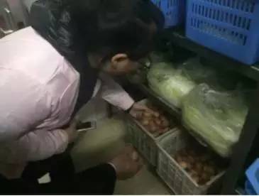 吃到變質(zhì)的雞蛋，食堂的衛(wèi)生究竟如何？
