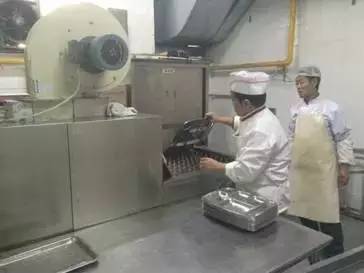 吃到變質(zhì)的雞蛋，食堂的衛(wèi)生究竟如何？