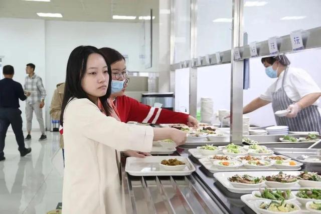 員工下班吃啥？哪里吃？一起看一下工業(yè)園區(qū)食堂