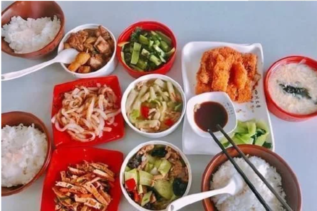 飯菜太好吃，學(xué)生不想畢業(yè)，這所大學(xué)用食堂征服學(xué)生
